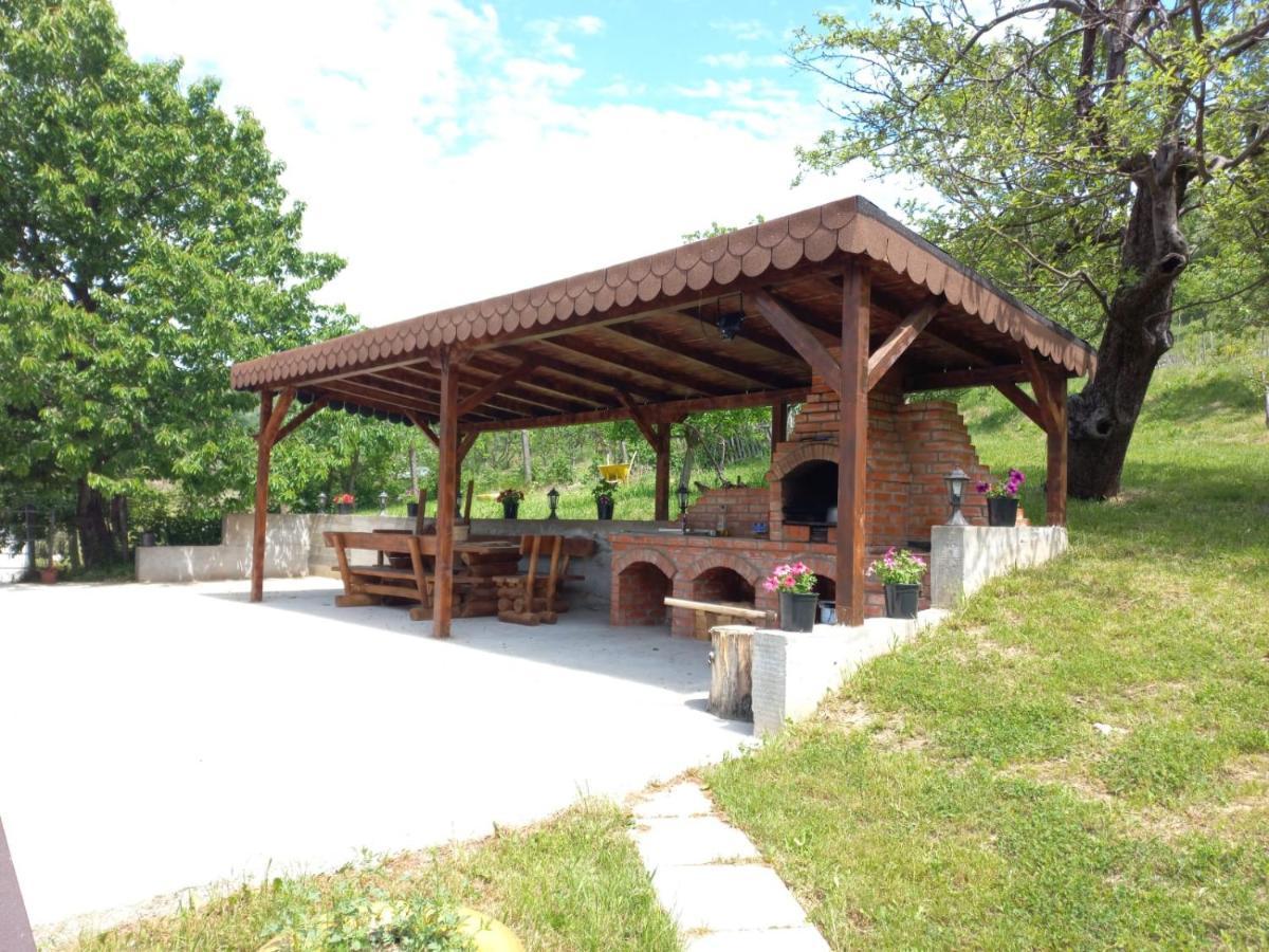 Casa Alex Hotel Curtea De Arges Bagian luar foto