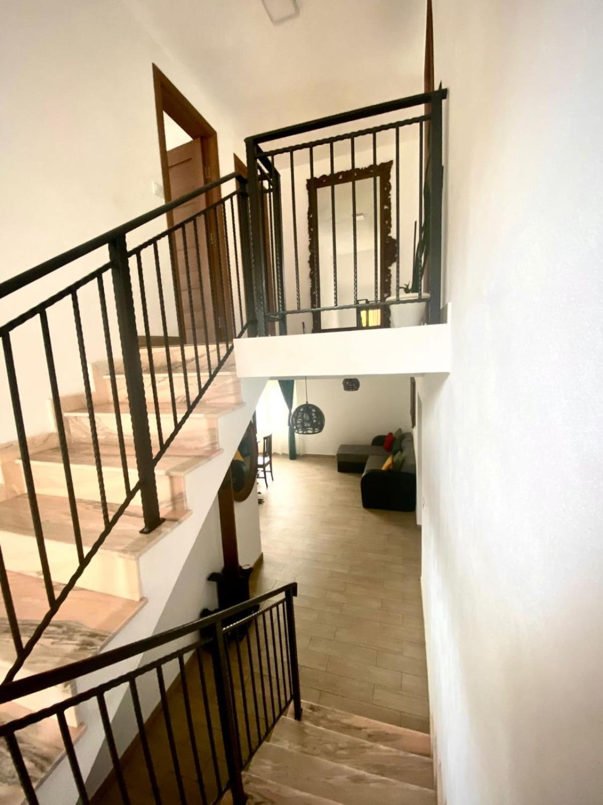 Casa Alex Hotel Curtea De Arges Bagian luar foto