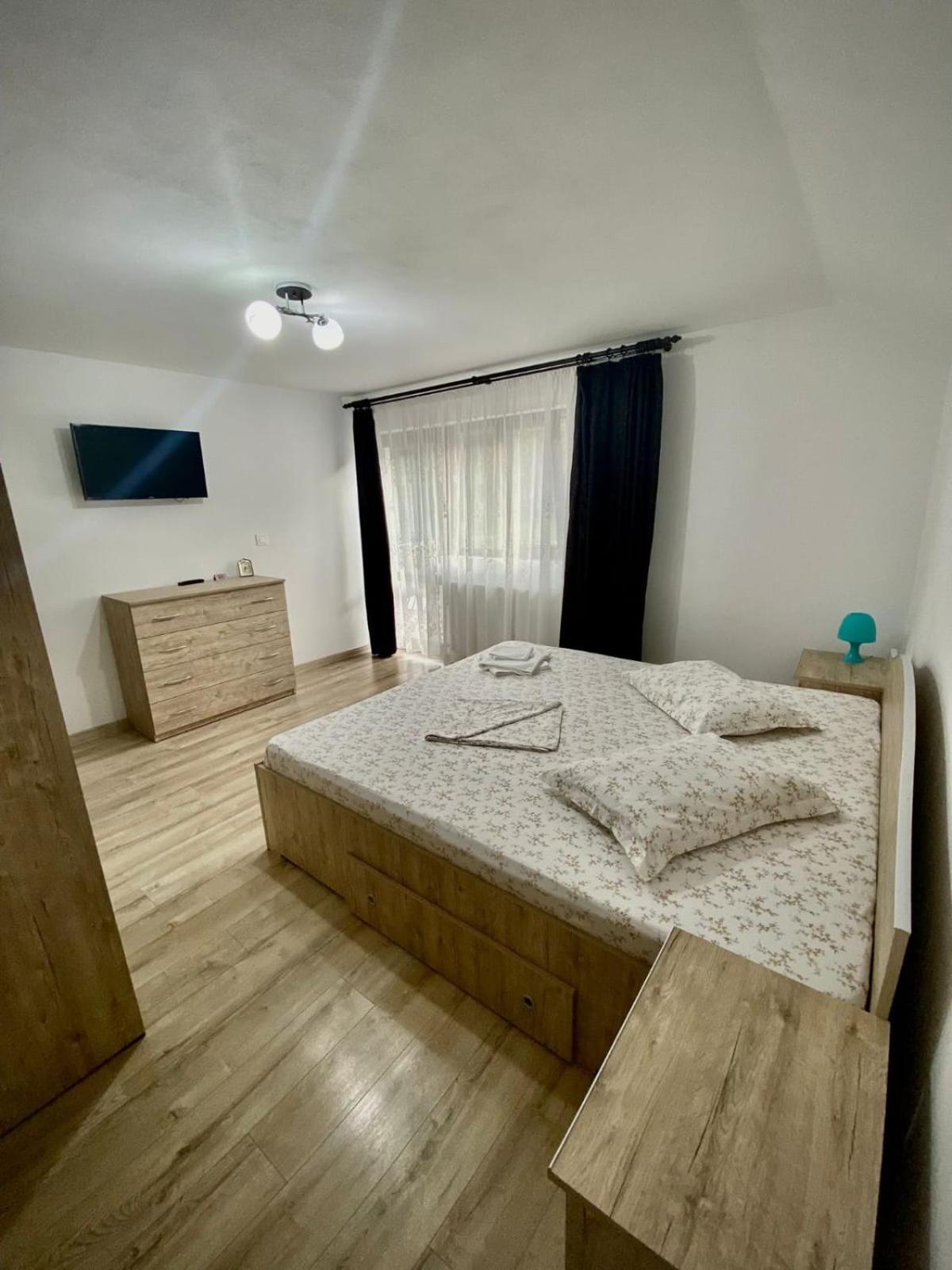 Casa Alex Hotel Curtea De Arges Bagian luar foto