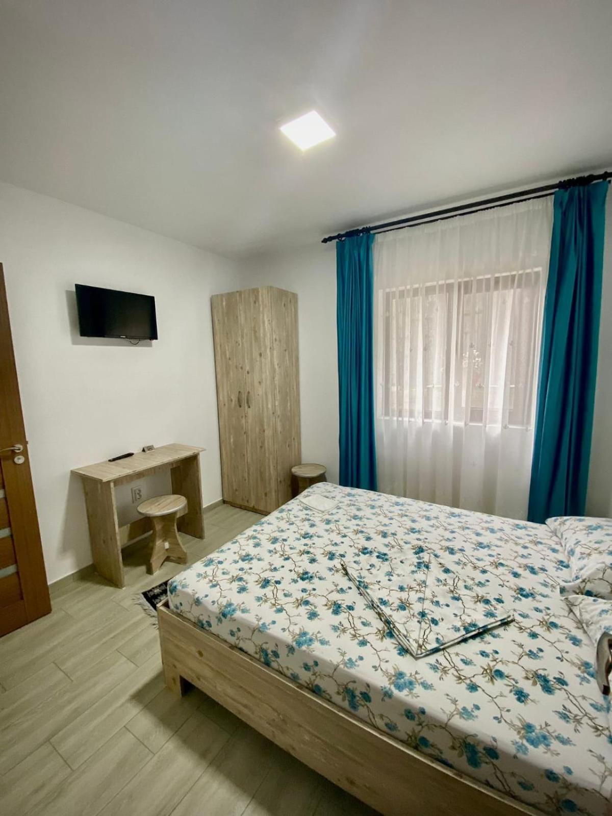 Casa Alex Hotel Curtea De Arges Bagian luar foto