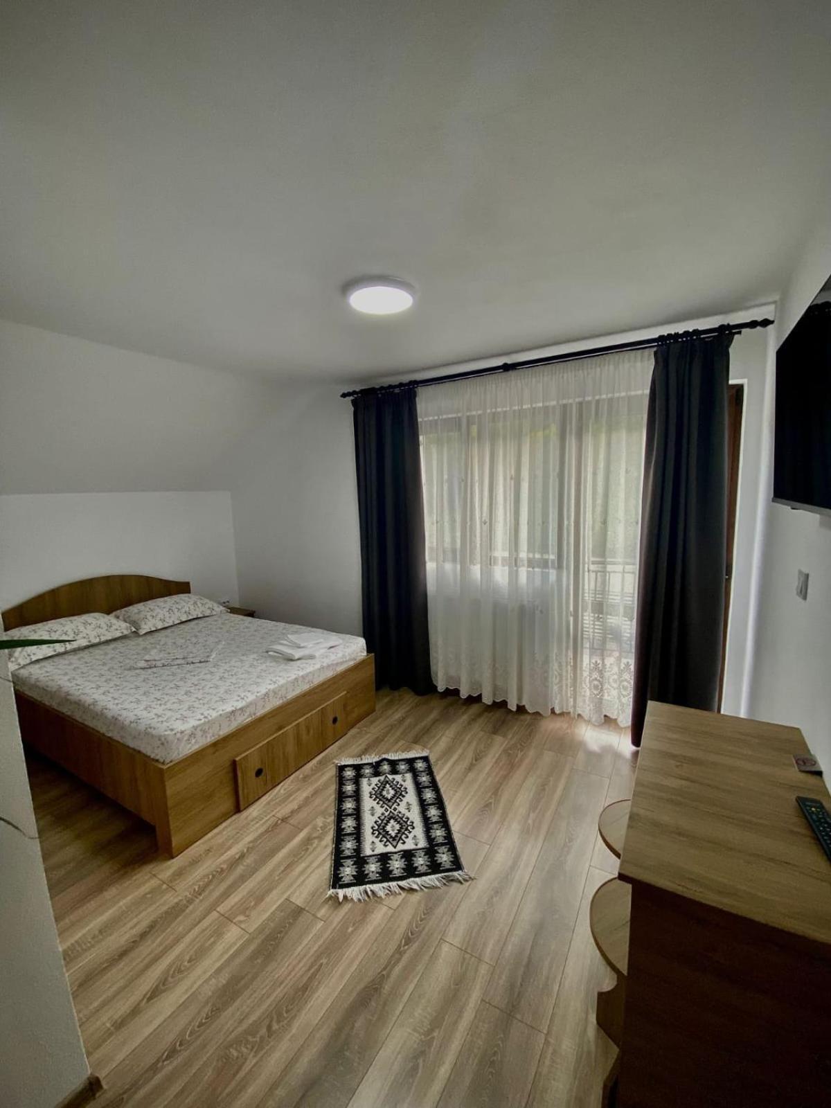 Casa Alex Hotel Curtea De Arges Bagian luar foto