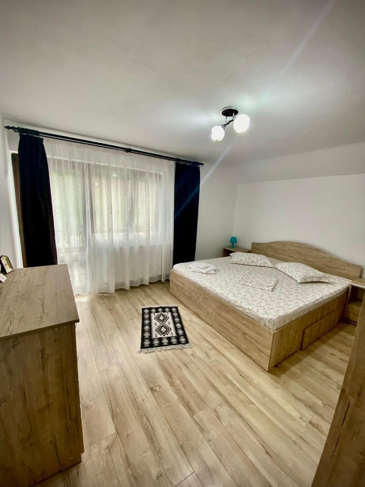 Casa Alex Hotel Curtea De Arges Bagian luar foto